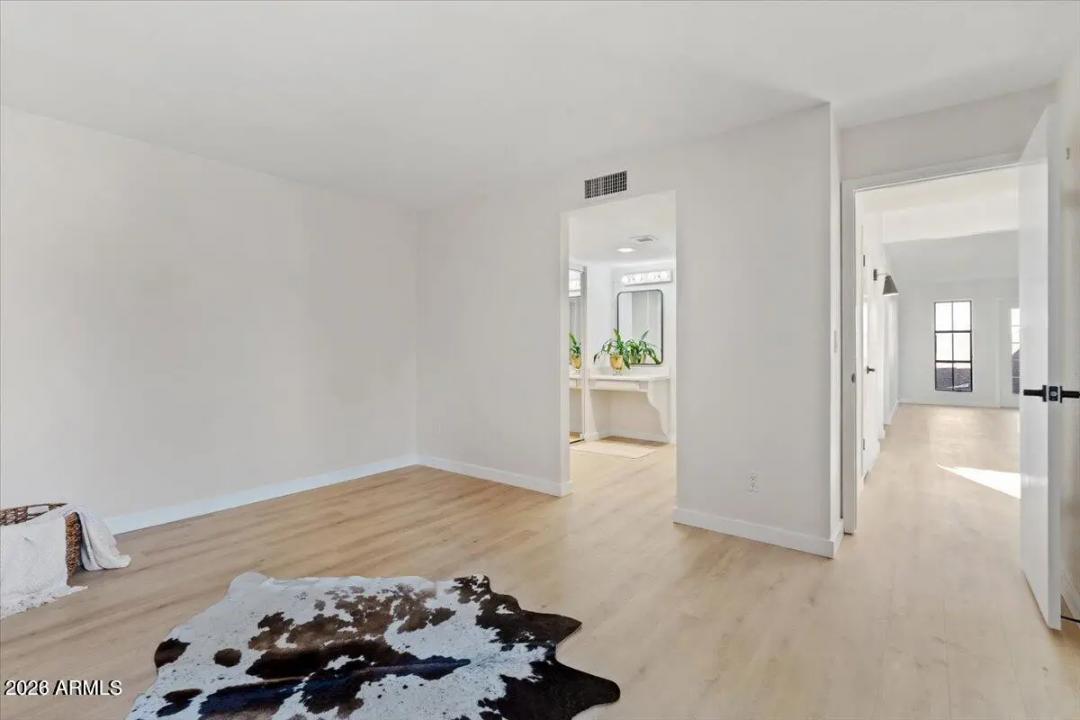 Real Estate Picture 7