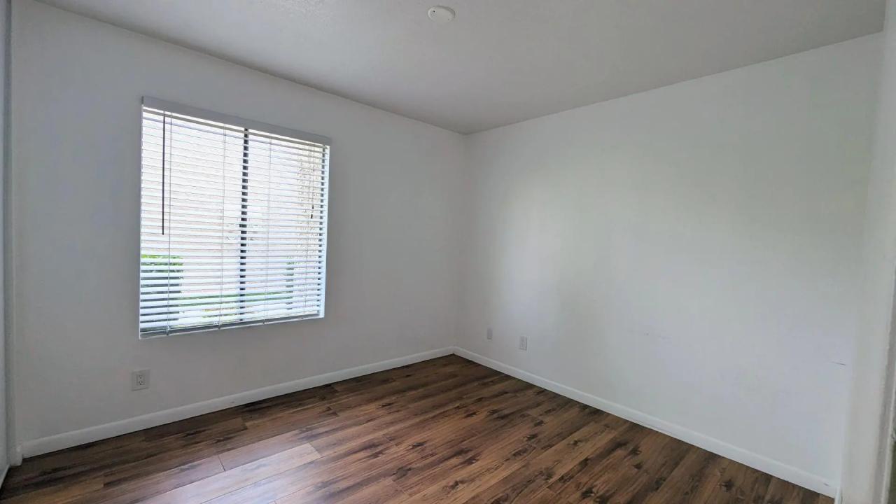 Real Estate Picture 13