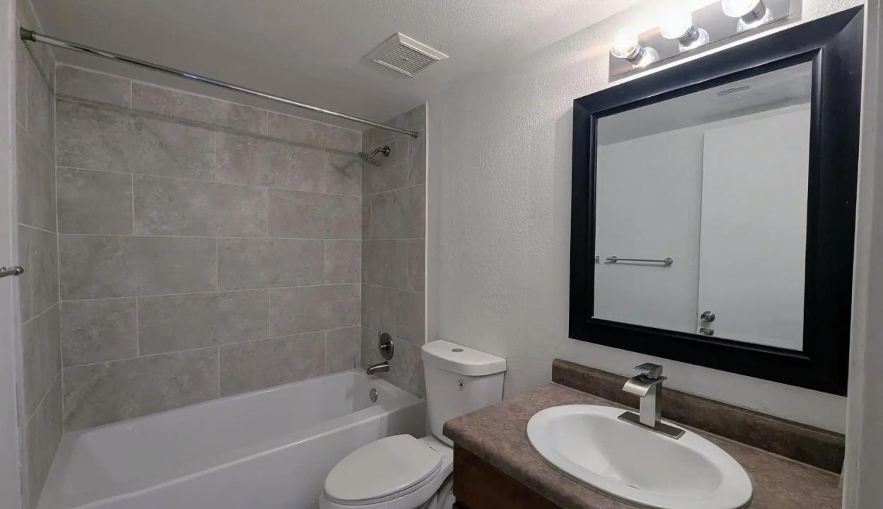 Real Estate Picture 14