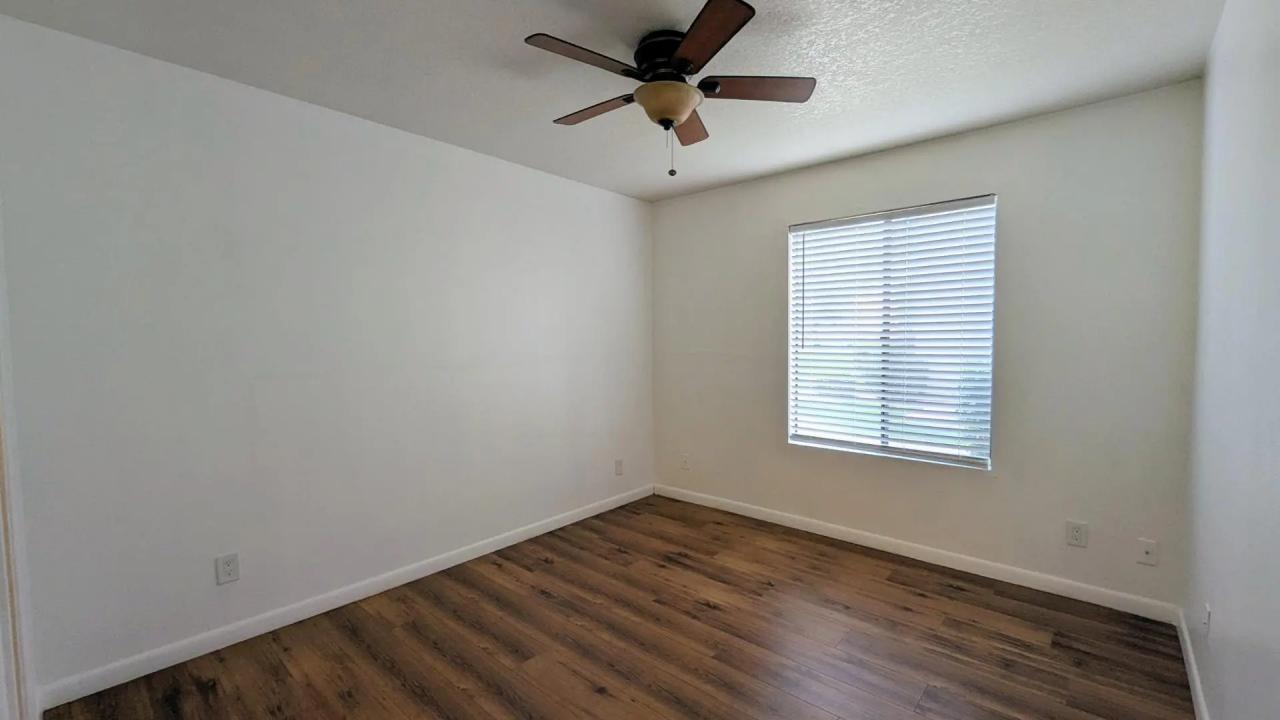 Real Estate Picture 16