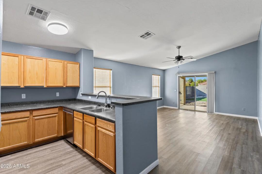 Real Estate Picture 30