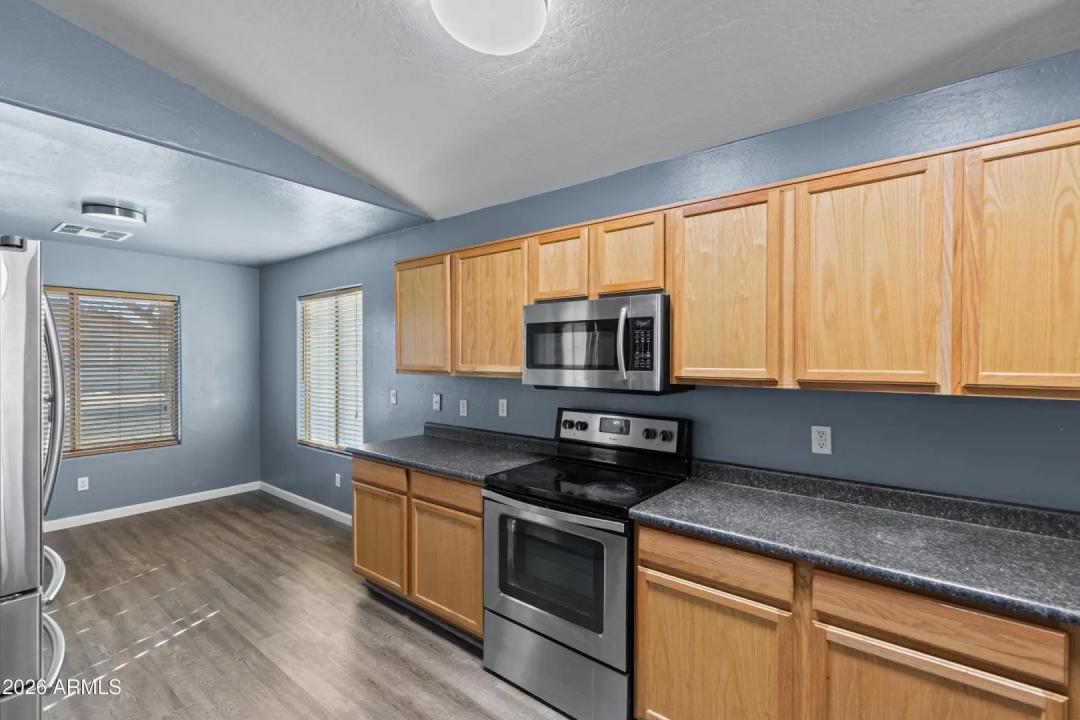 Real Estate Picture 7