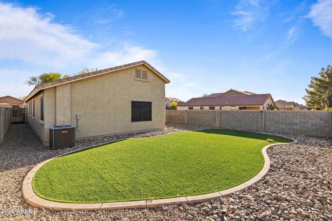 Real Estate Picture 24