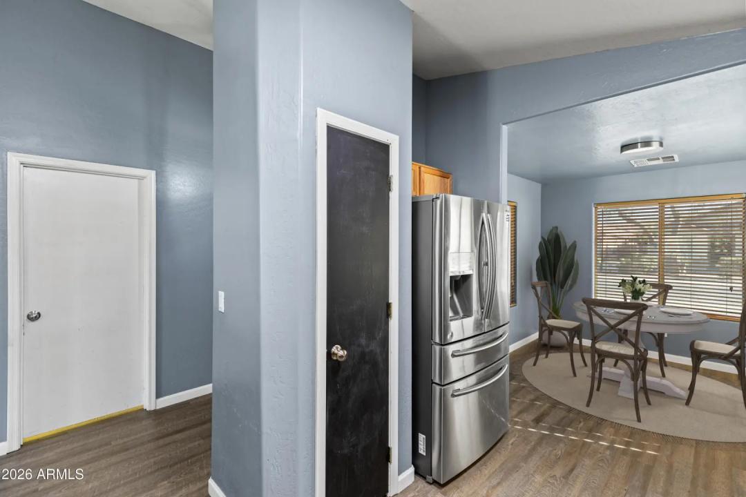 Real Estate Picture 4