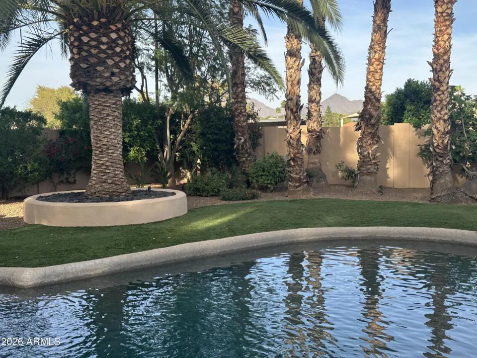 Real Estate Picture 3