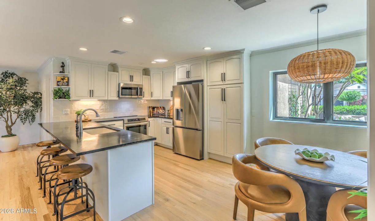 Real Estate Picture 5