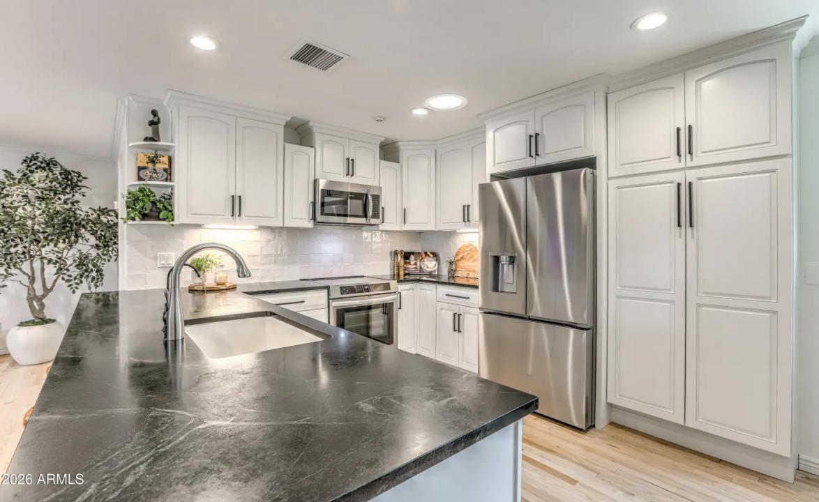 Real Estate Picture 27