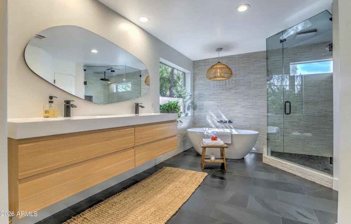 Real Estate Picture 4