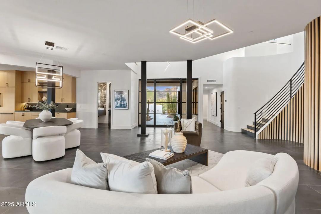 Real Estate Picture 4