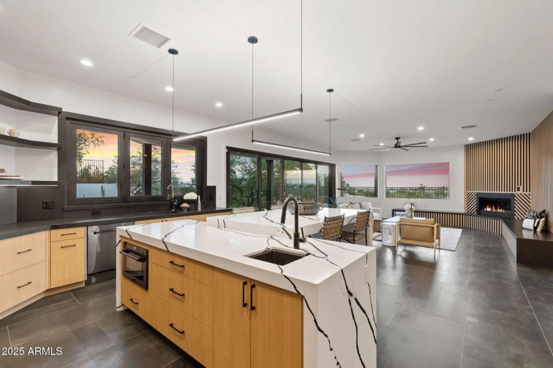 Real Estate Picture 11