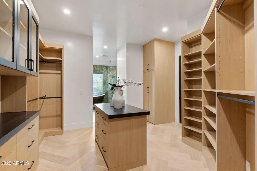 Real Estate Picture 30