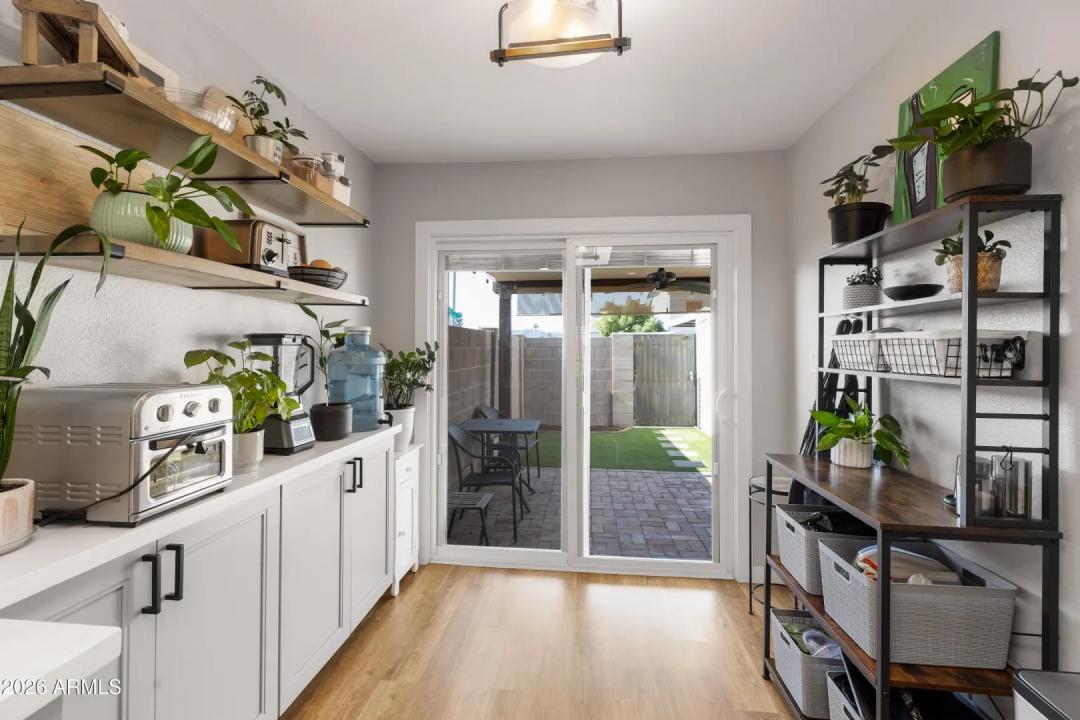 Real Estate Picture 4