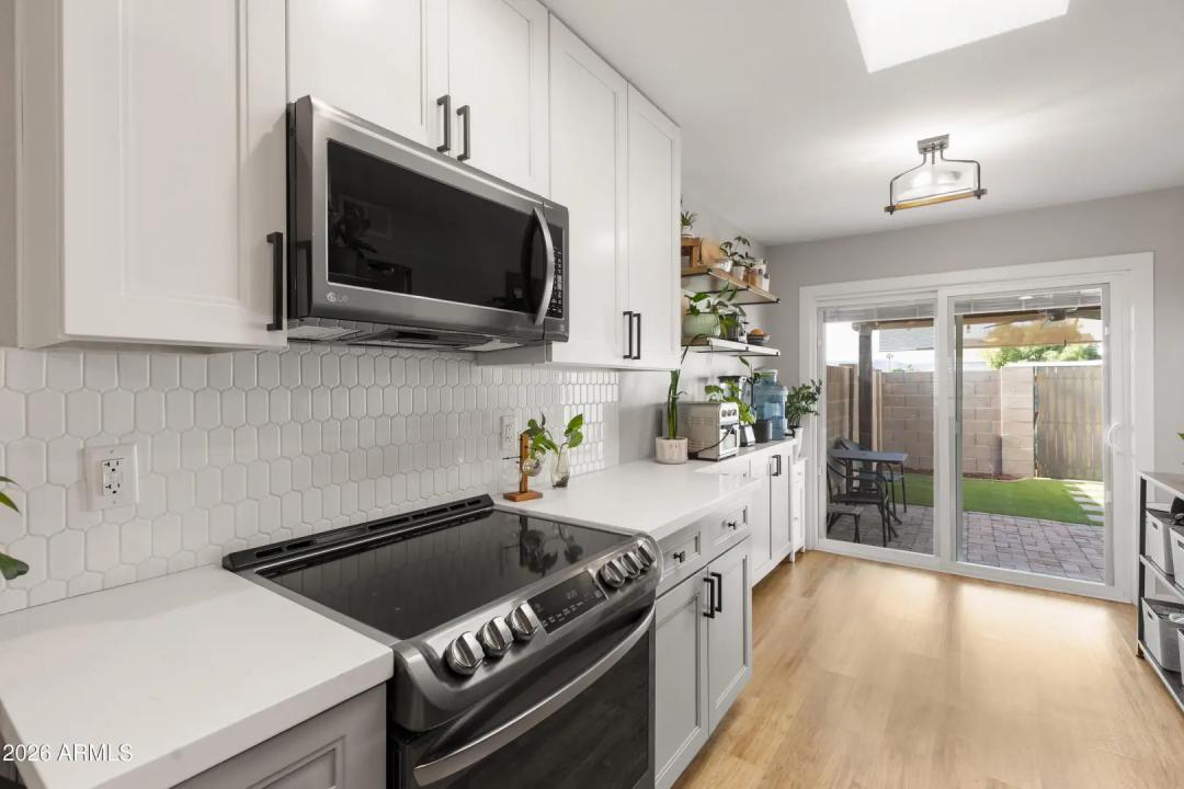 Real Estate Picture 5