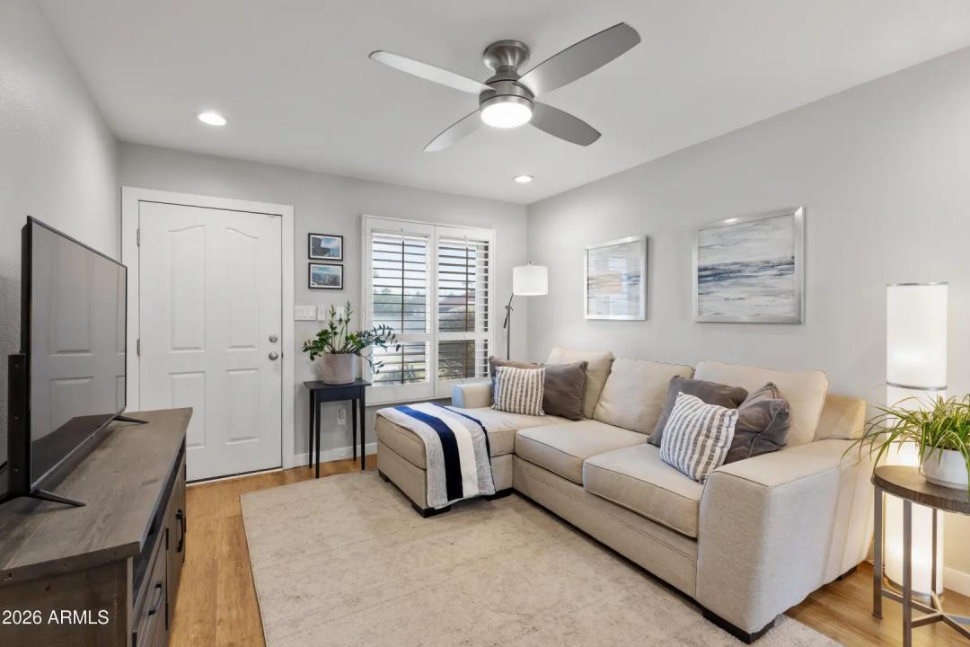 Real Estate Picture 9