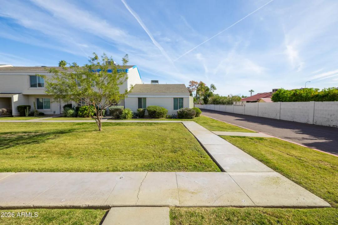 Real Estate Picture 24