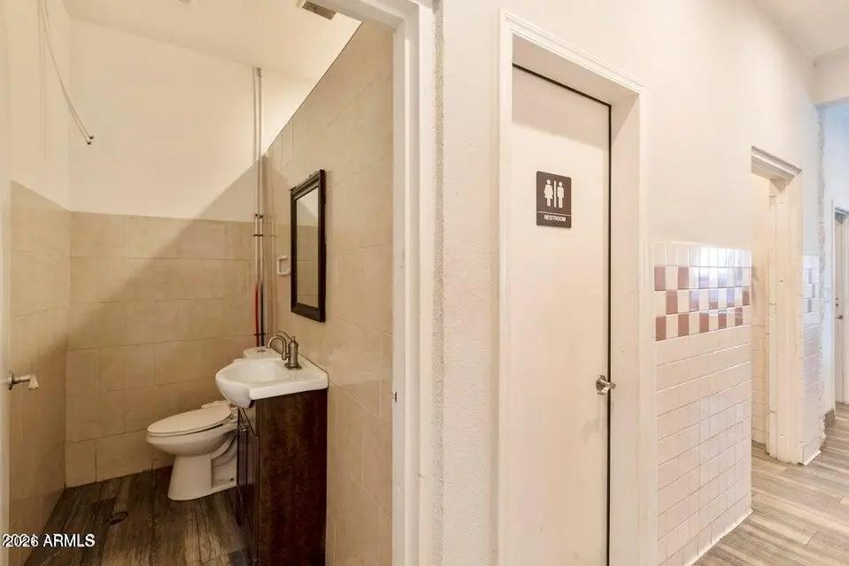 Real Estate Picture 11