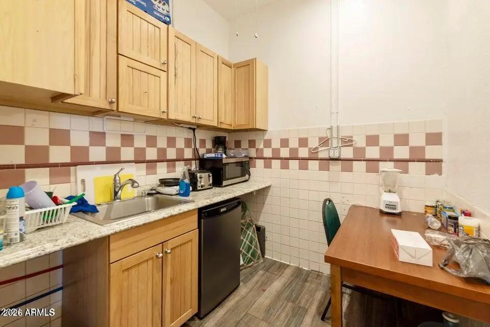 Real Estate Picture 9