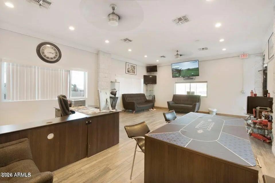 Real Estate Picture 8