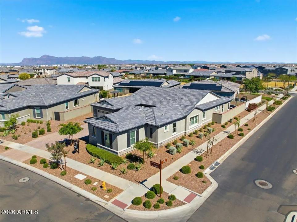 Real Estate Picture 3