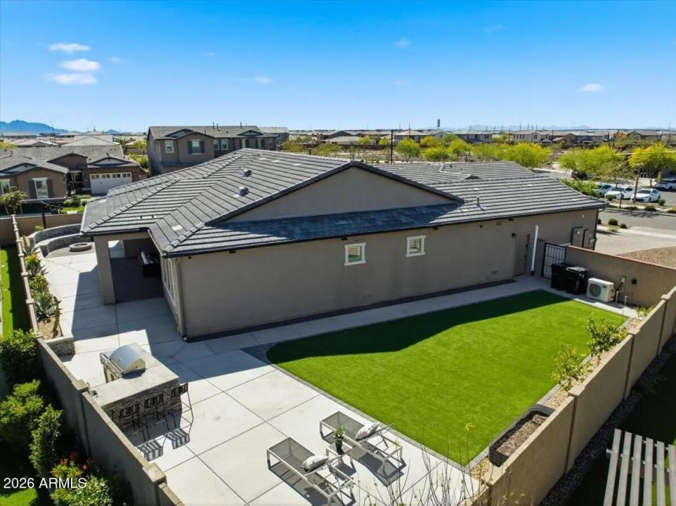 Real Estate Picture 4