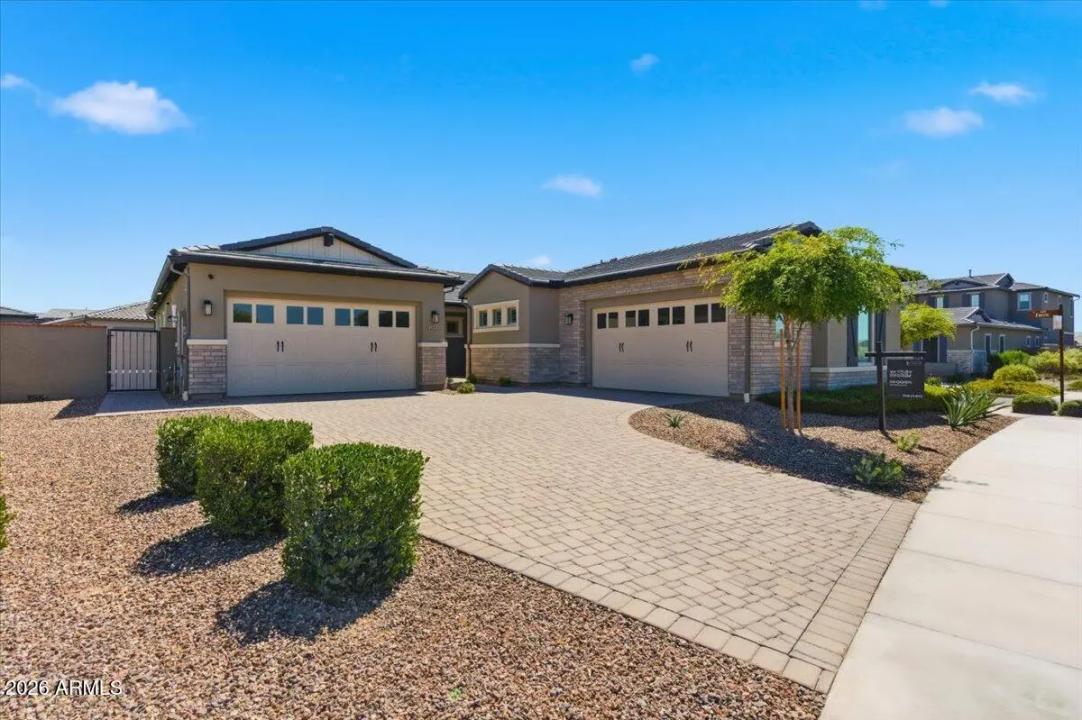 Real Estate Picture 8