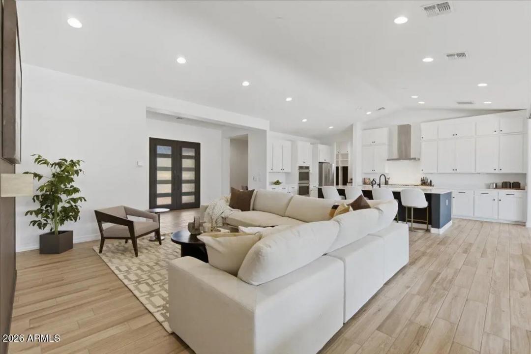 Real Estate Picture 13