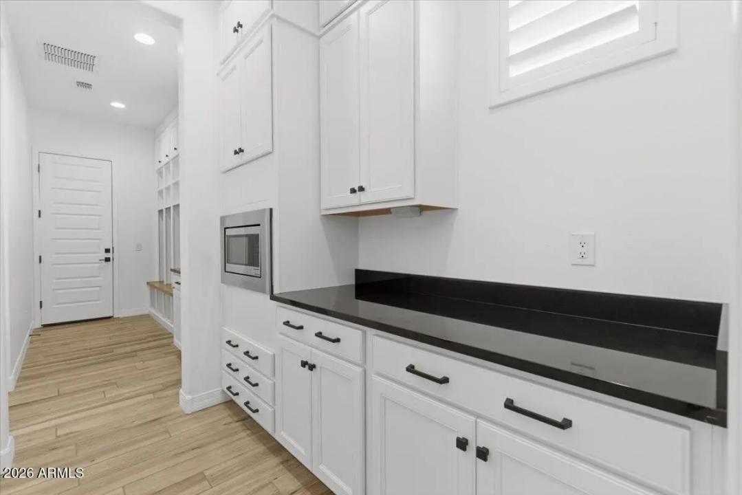 Real Estate Picture 18