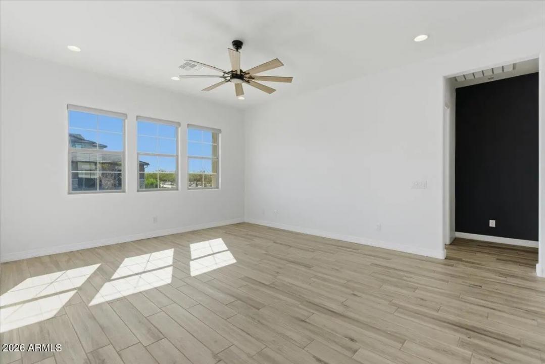 Real Estate Picture 23