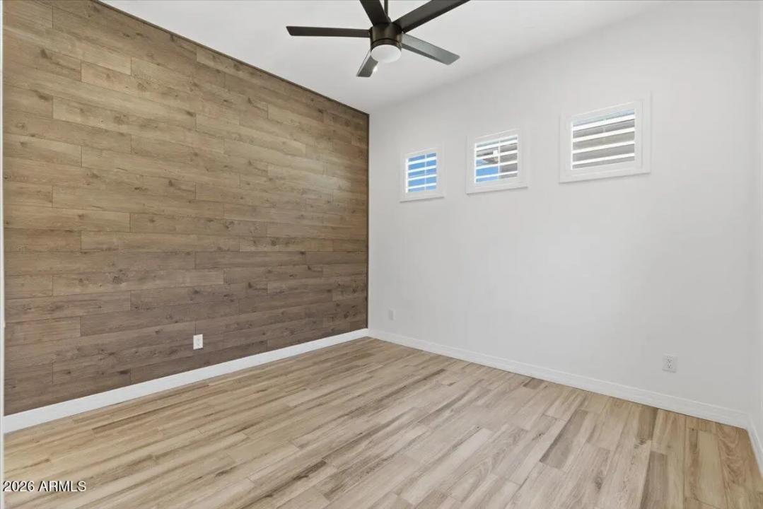 Real Estate Picture 24