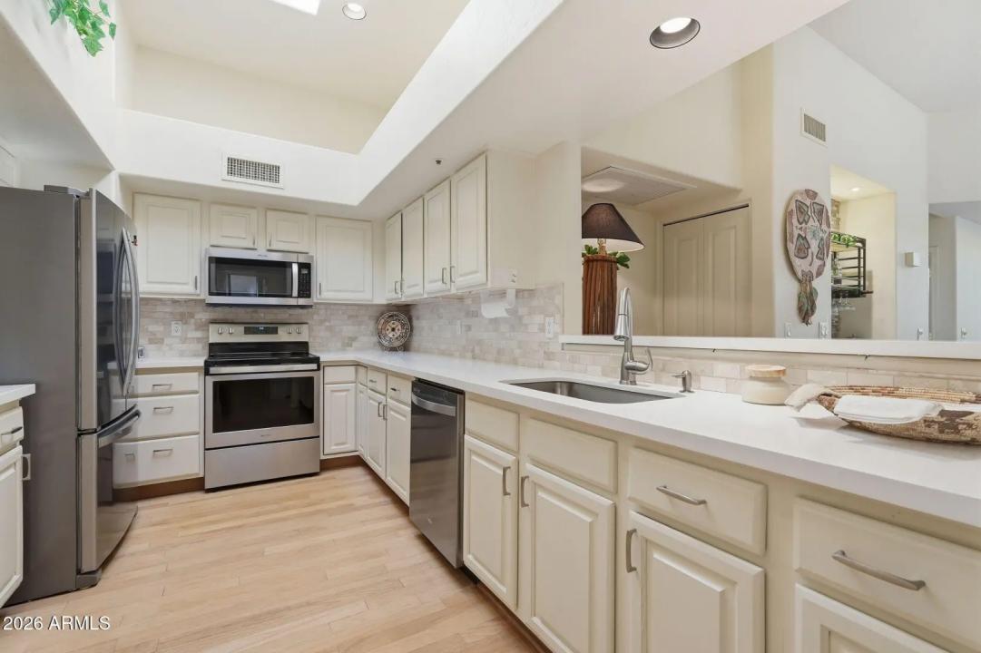 Real Estate Picture 4