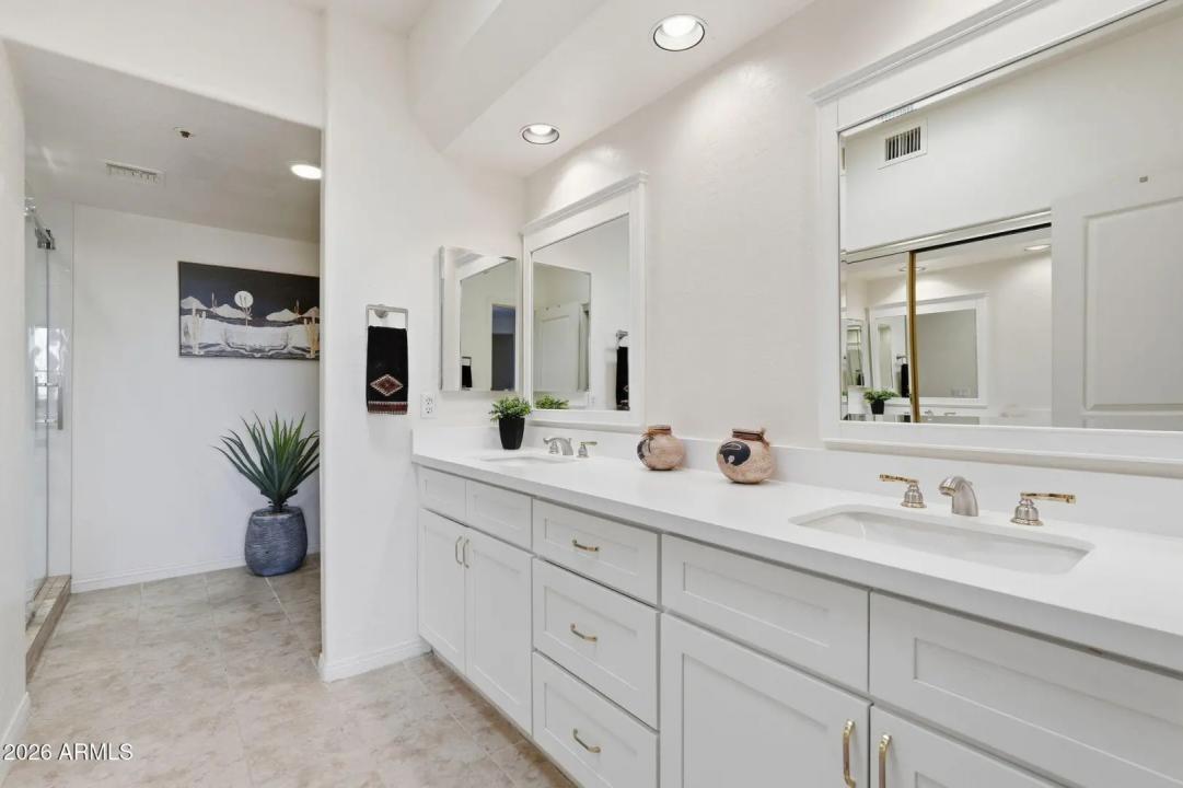 Real Estate Picture 6