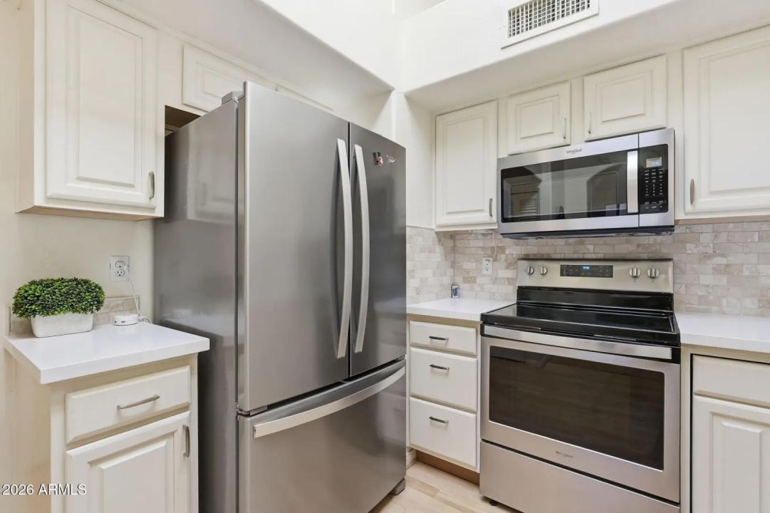 Real Estate Picture 25