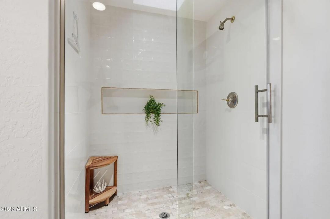 Real Estate Picture 32