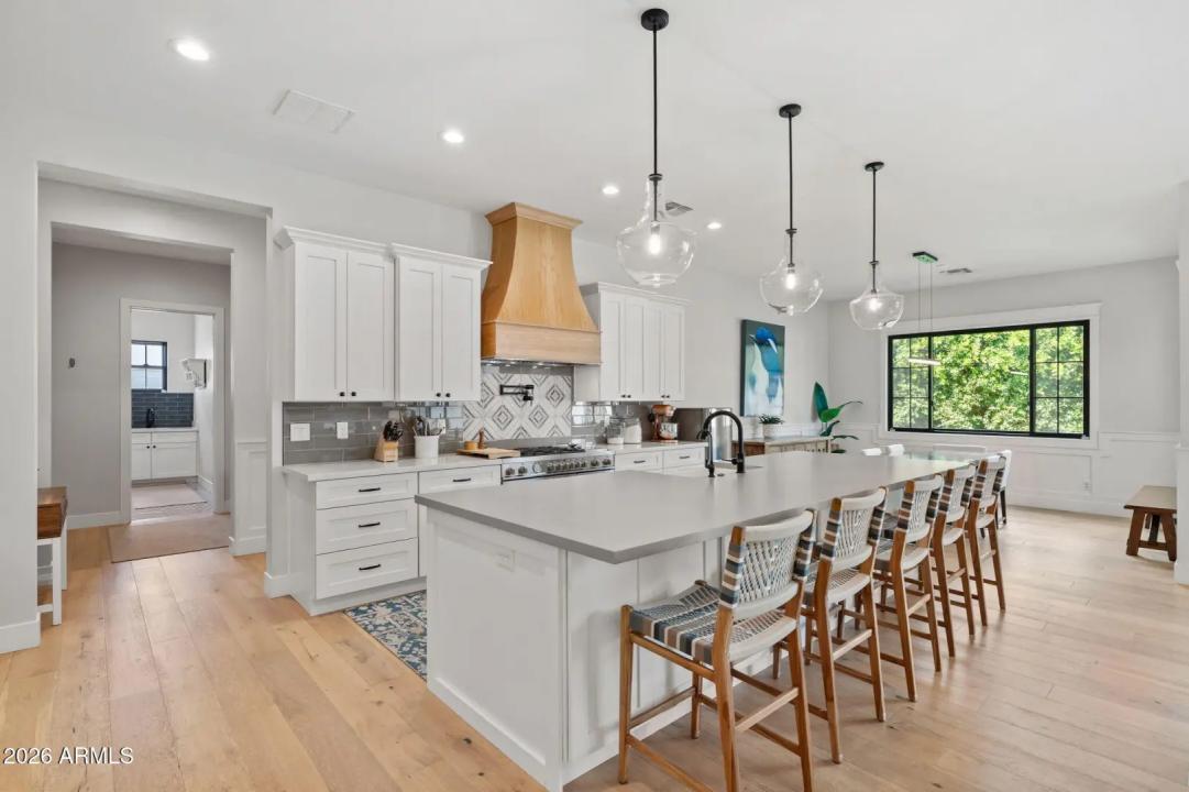 Real Estate Picture 14