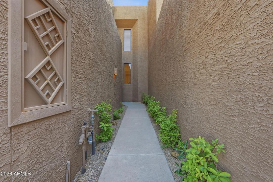 Real Estate Picture 11