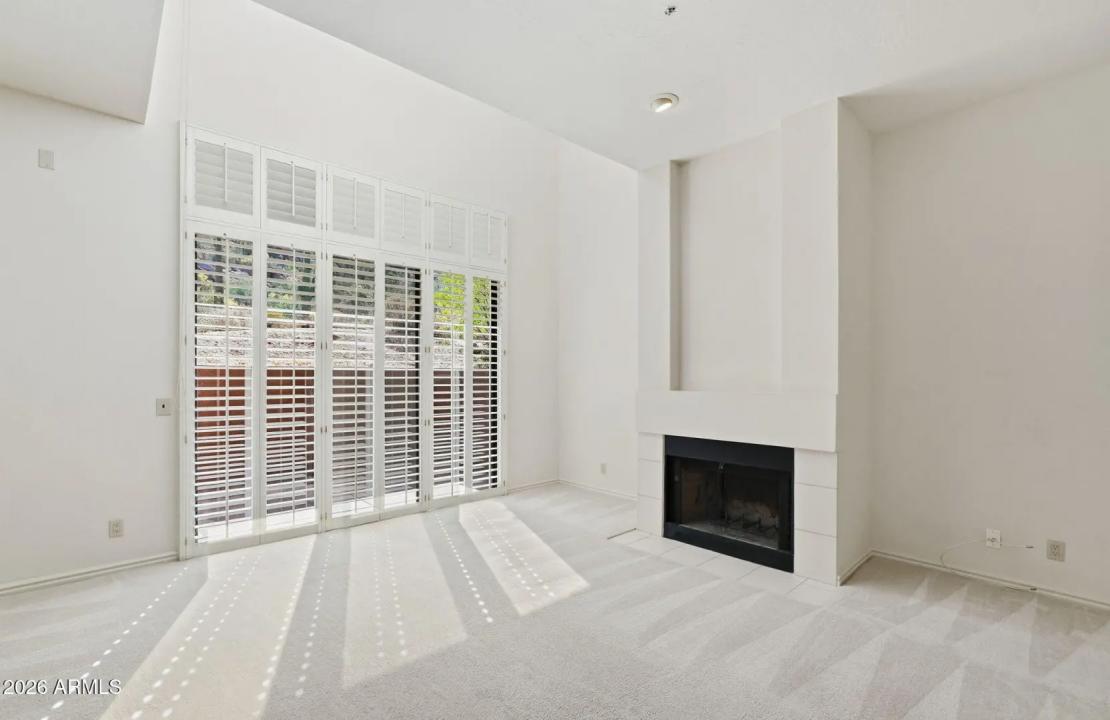 Real Estate Picture 14