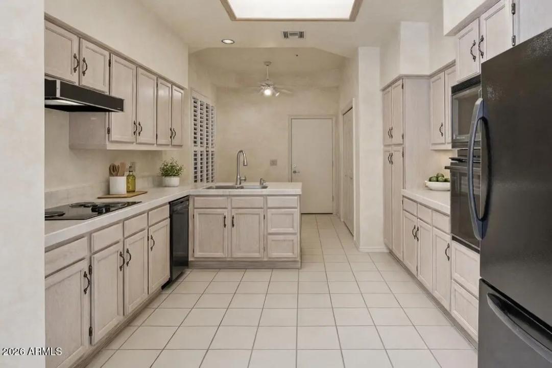 Real Estate Picture 3