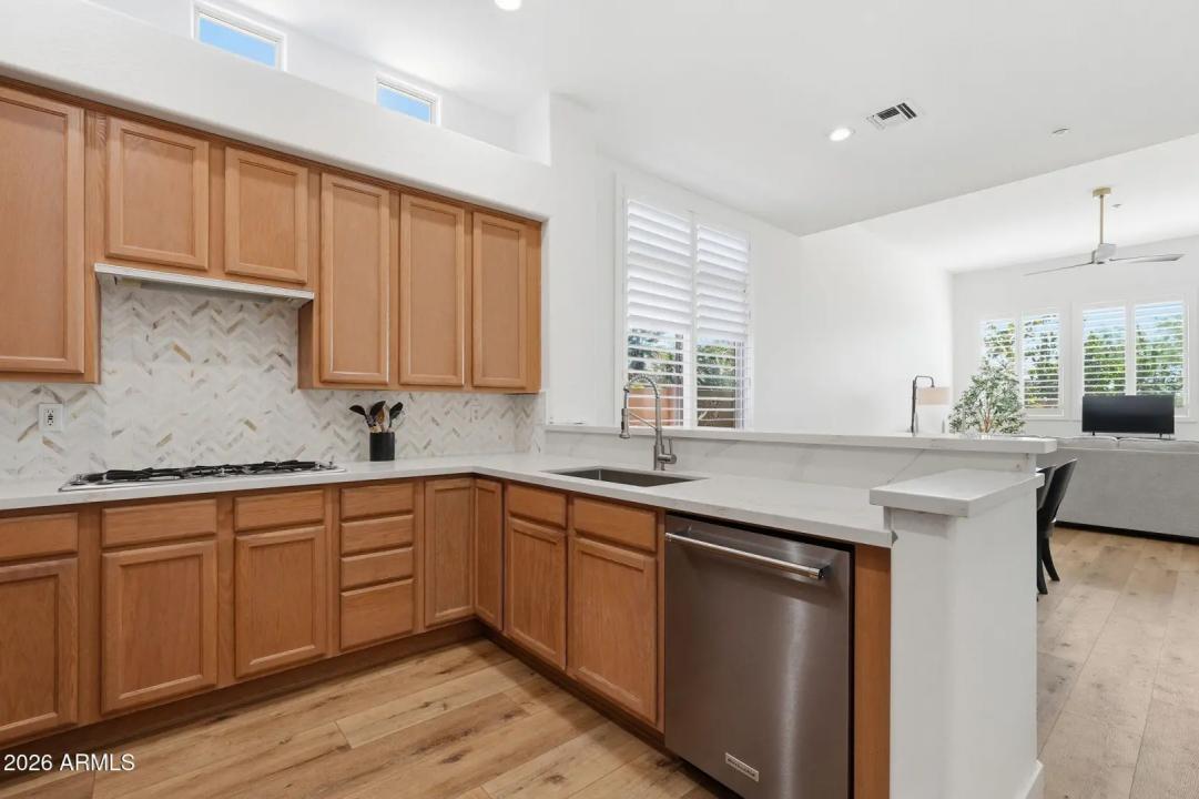 Real Estate Picture 24