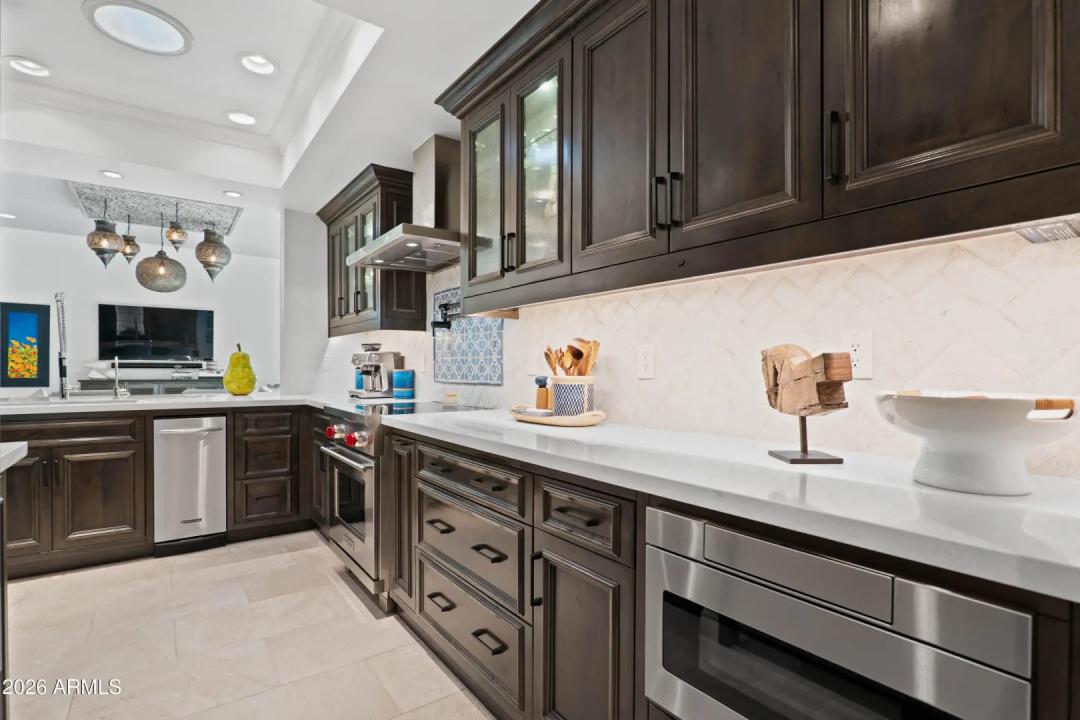 Real Estate Picture 17