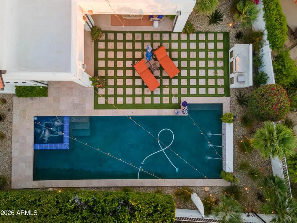 Real Estate Picture 3