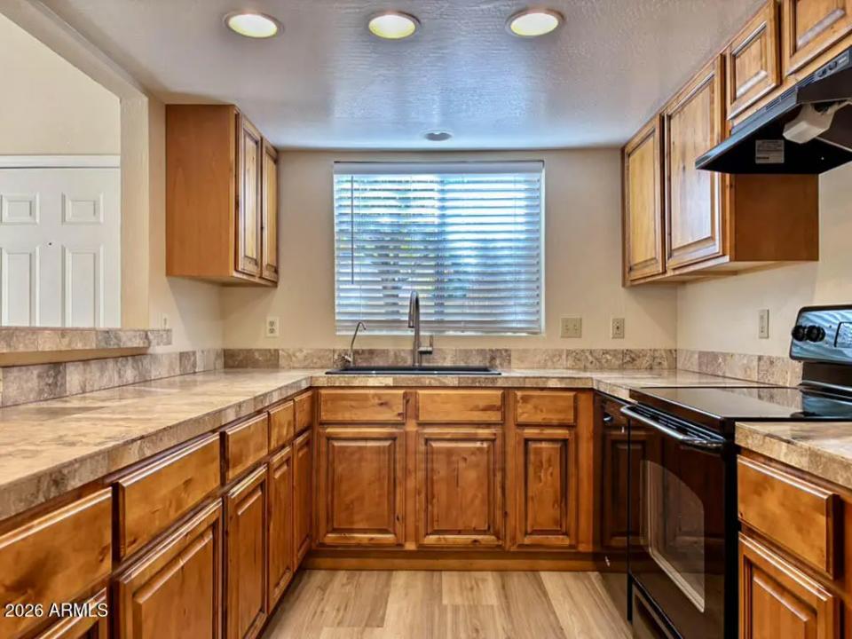 Real Estate Picture 7