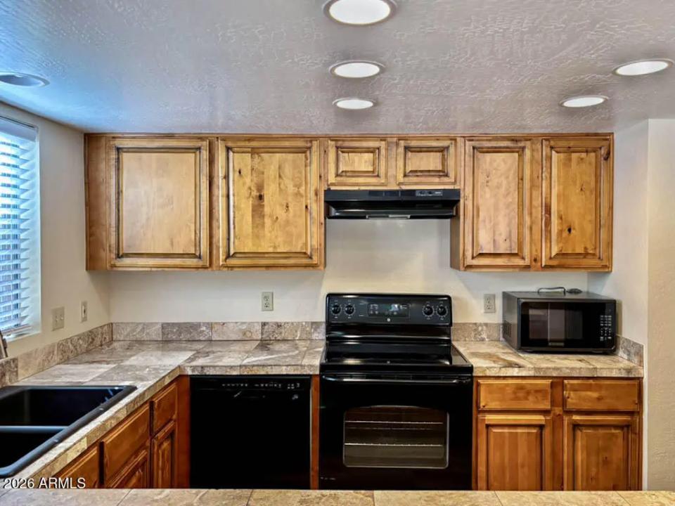 Real Estate Picture 8