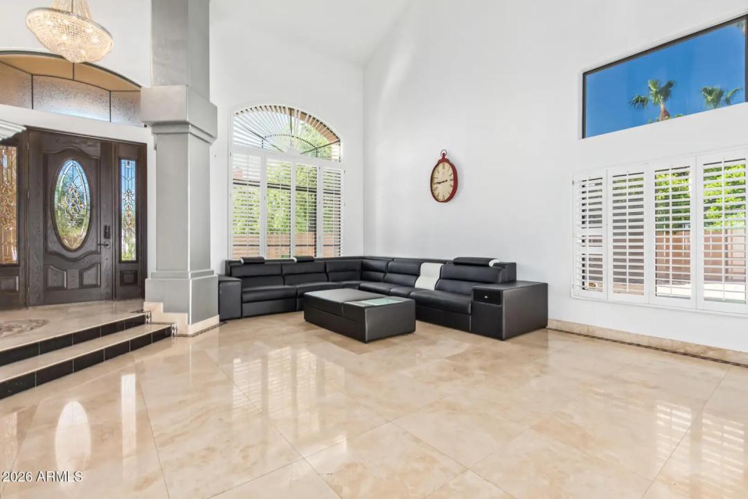 Real Estate Picture 3