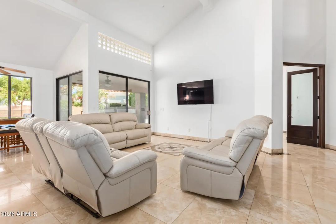 Real Estate Picture 9