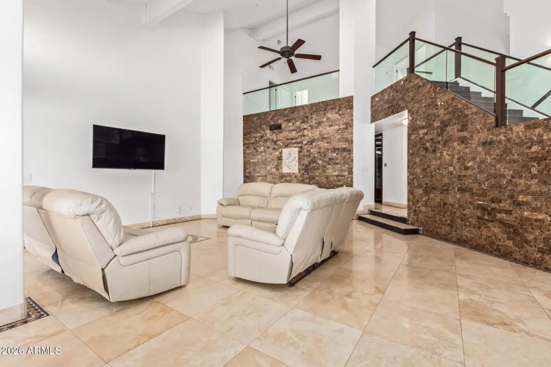 Real Estate Picture 12