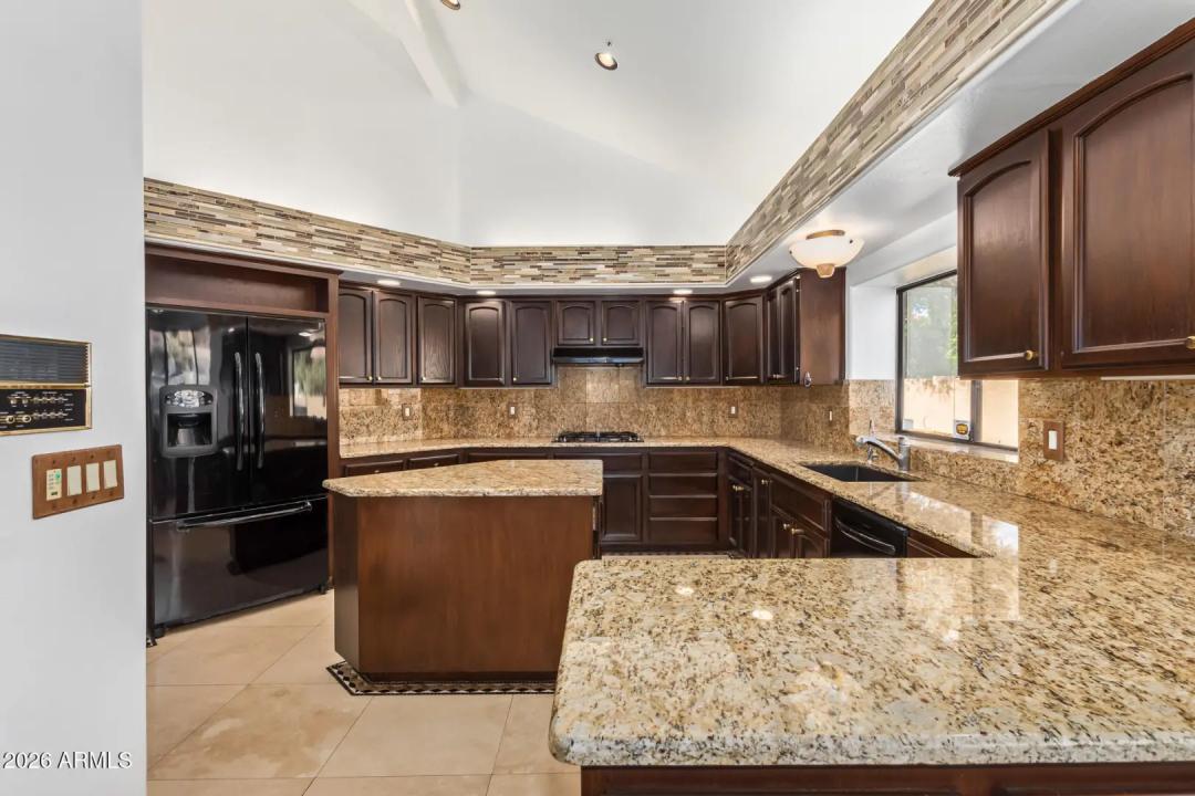 Real Estate Picture 15