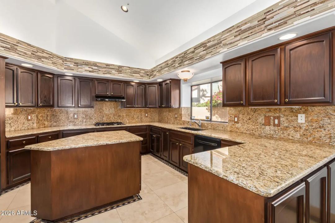 Real Estate Picture 16