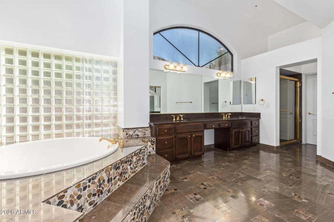 Real Estate Picture 25