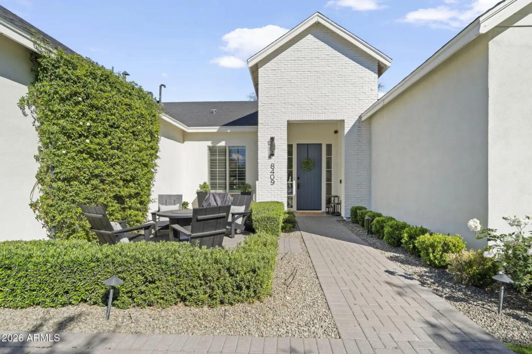 Real Estate Picture 4