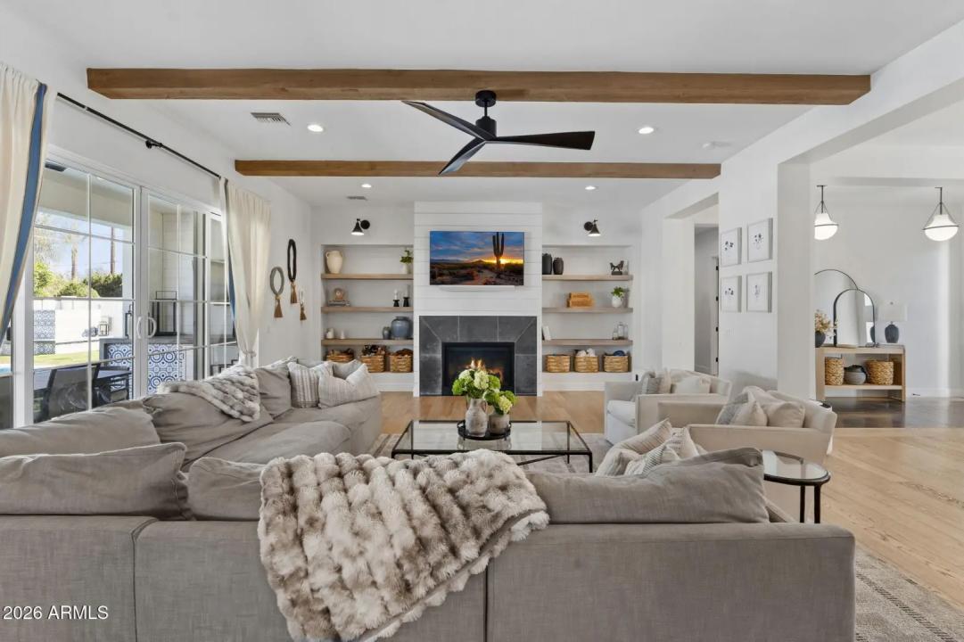 Real Estate Picture 8